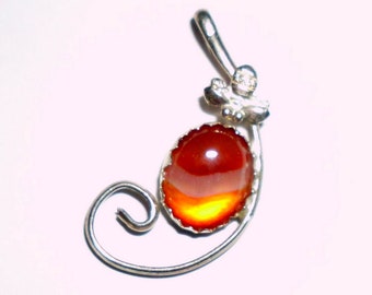 Pingente de ágata sardônica vermelho-alaranjada listrada com corrente de prata esterlina ética BEE - EUA - opções de pingente com cerca de 2,5 cm, pedra de 8 x 10 mm. August Girl