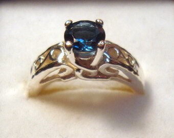 Anel de topázio azul Londres em prata de lei - 6 mm - tamanho personalizado. Comércio justo, ecológico - Lealdade e amor, romance eterno e amizade.