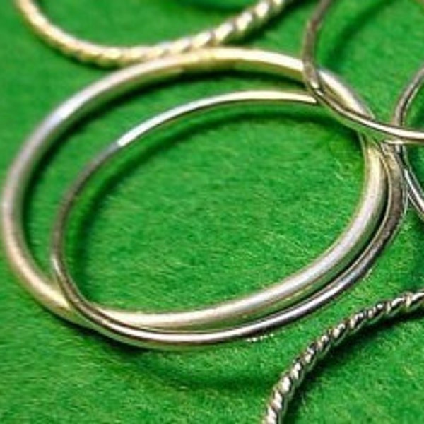 Anillo - Banda delgada o gruesa (de 0,8 a 2,5 mm) Apilable/Espaciador/Nudillo/Anillo para dedo medio de oro reciclado o plata esterlina - Tamaño personalizado - Un anillo