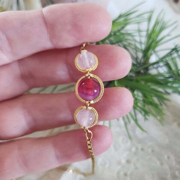 Bracelet minimaliste. Tendance été. Gemmes agate et quartz rose. Plaqué or 18K. Cadeau petite amie, copine, épouse.