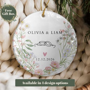 Adorno personalizado para recién casados, Nuestra primera Navidad como casados, Regalo para recién casados, Adorno para recién casados, Recuerdo de boda personalizado, Regalo para el Sr. y la Sra.