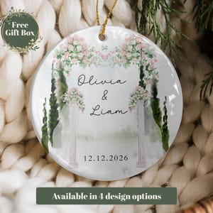 Adorno personalizado para recién casados, Nuestra primera Navidad como casados, Regalo para recién casados, Adorno para recién casados, Recuerdo de boda personalizado, Regalo para el Sr. y la Sra.