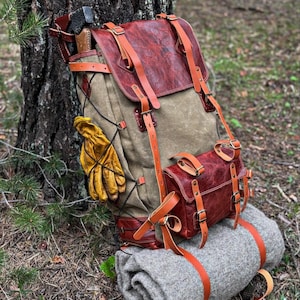 Zaino da bushcraft da 60 litri in pelle e tela cerata fatto a mano