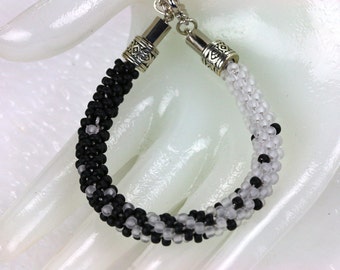 Kumihimo Bracelet B0044