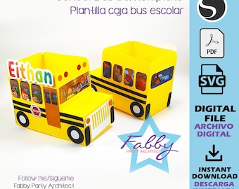 Peut inclure: Deux modèles de boîtes en forme de bus scolaire jaunes. L'une des boîtes porte le nom "Eithan" sur le dessus. Les boîtes ont des roues noires, des fenêtres avec des personnages de dessins animés et le mot "STOP".