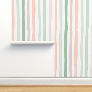 Strisce dipinte su larga scala nei colori Gelati: pesca, menta, verde salvia + lilla - Carta da parati rimovibile - Stacca + attacca o preincollata