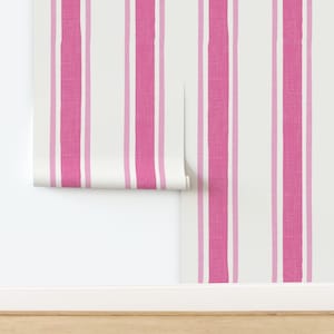 Texture di lino a righe dipinte rilassate in rosa confetto bianco divertente femminile vibrante - Carta da parati rimovibile - Stacca + attacca o preincollata