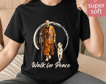 Camiseta Comfort Colors® Peace Walking Monks, Camiseta Aloka Dog Walk For Peace, Camiseta Zen Buddhist Monk, Presente para Espiritualidade e Atenção Plena, Camiseta Yoga Dog