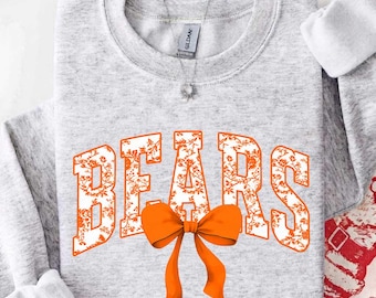 Vintage Bears Maskottchen-Sweatshirt mit floralem Toile-de-Jouy-Muster und koketter Schleife, Bears Game Day Rundhalsausschnitt, Geschenk für Football-Fans, Retro-Sweatshirt der Bears