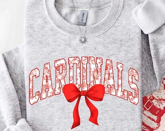 Vintage Cardinals Maskottchen-Sweatshirt mit floralem Toile-de-Jouy-Muster und koketter Schleife, Cardinals-Spieltags-Sweatshirt mit Rundhalsausschnitt, Geschenk für weibliche Football-Fans, Retro-Cardinals-T-Shirt