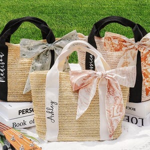 Personalized Burlap Tote, Custom Beach Bag, Straw Bridesmaid Gift, Wedding Welcome Bags, Hen Party Favor, Bride Gift Idea