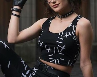 Top corto con puntadas de Catwoman