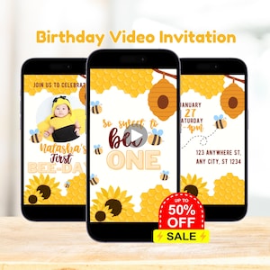 Op de afbeelding: Een video-uitnodiging voor een baby's eerste verjaardag. De uitnodiging heeft een geel en bruin honingraatpatroon met een bijen-thema. De tekst luidt "So sweet to be one".