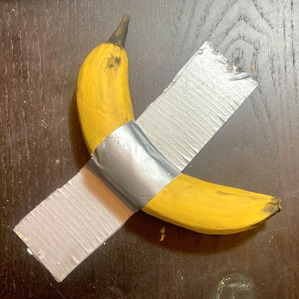 Duct Tape Banana - Handbemalte Kunstskulptur