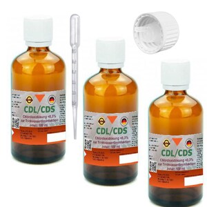 Könnte beinhalten: Drei braune Glasflaschen mit weißen Verschlüssen und Etiketten mit der Aufschrift "CDL/CDS Chlordioxidlösung <0,3% zur Trinkwasserdesinfektion Inhalt: 100 ml". Eine durchsichtige Plastikpipette ist ebenfalls abgebildet.