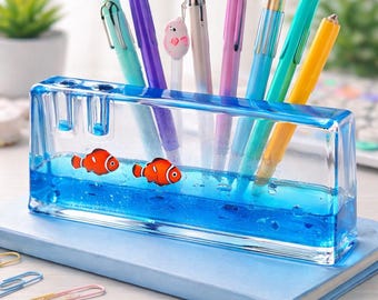 Porta-lápis em formato de aquário com peixe flutuante, organizador de mesa Frutiger Aero, porta-canetas retrô com reservatório de água, decoração estética para escritório.