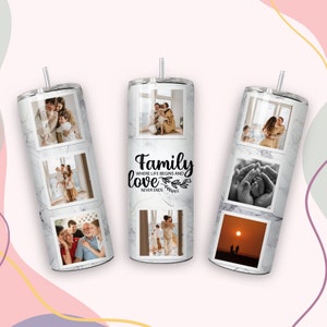 K&ouml;nnte beinhalten: Ein wei&szlig;er Becher mit Marmormuster und einer Schwarzwei&szlig;-Fotocollage einer Familie. Der Becher hat einen schwarzen Strohhalm und der Text "Family where life begins and love never ends" ist auf der Vorderseite aufgedruckt.
