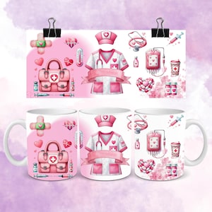 Peut inclure: Mugs en c&eacute;ramique blanche avec un th&egrave;me m&eacute;dical rose. Le motif comprend un uniforme d'infirmi&egrave;re, un sac m&eacute;dical, un st&eacute;thoscope et d'autres &eacute;l&eacute;ments m&eacute;dicaux. Le fond est rose clair avec un effet aquarelle.