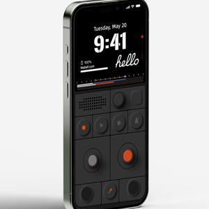 Könnte beinhalten: Ein schwarzes Smartphone mit silbernem Rahmen zeigt eine Digitaluhr mit 9:41 und dem Wort "hello". Der Bildschirm zeigt auch eine Musikplayer-Oberfläche mit Schaltflächen zum Abspielen, Pausieren, Aufnehmen und anderen Funktionen.