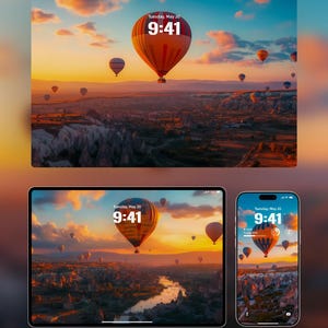 Puede incluir: Un reloj digital que muestra las 9:41 de la mañana del martes 20 de mayo, con una imagen de fondo de globos aerostáticos volando sobre un paisaje con formaciones rocosas. La imagen se muestra en una tableta y un teléfono inteligente.