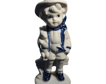 Vintage Delftblå pojkefigur – Handmålad holländsk porslinsstaty – Holländsk souvenir samlarobjekt