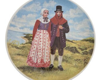 Vintage dansk porslinssamlartallrik – Randers Mols folkdräkter – 15:e tallriken i serien – Skandinavisk väggdekoration