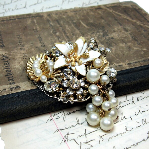 Pearl Dangles Vintage White Poinsettia Collage Brooch