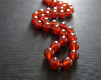 Collana annodata a mano con corniola, pietra preziosa rosso-arancio, regalo per Ariete
