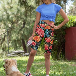 Exotic Bloom: Women&#39;s Tropical Flower Workout Shorts (AOP)