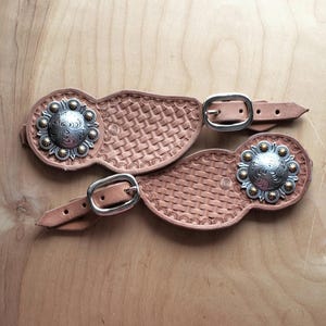 Pico Berry Basket Stamped Spur Straps