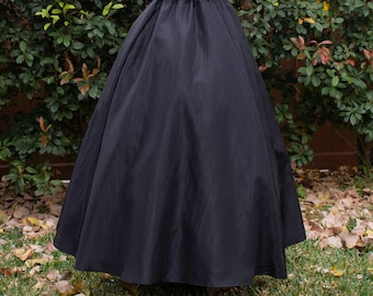 Renaissance Skirt in Black Crinkled Taffeta, Gothic Steampunk Costume, Ren Faire Garb, Womens Halloween Costume, Medieval Clothing, LARP