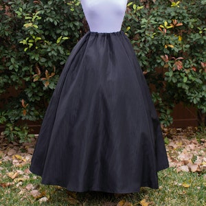 Renaissance Skirt in Black Crinkled Taffeta, Gothic Steampunk Costume, Ren Faire Garb, Womens Halloween Costume, Medieval Clothing, LARP