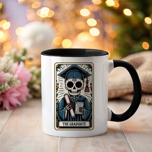 Tasse de tarot le diplômé, cadeau drôle de carte de tarot, tasse de squelette sarcastique, cadeaux de sorcière, cadeau pour l'amant de tarot, cadeau de tasse de café de tarot, céleste.