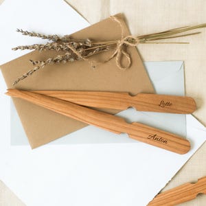Abridor de cartas personalizado | Trabalho e Escritório, Famílias, Adultos, Amigos | Presente em madeira nobre de cerejeira | Lotte Anton Hofmeister