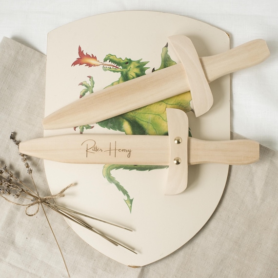 Spielzeugschwert 34 cm personalisiert | Geburtstag, Familien, Teenager & Kinder | Geschenk aus heimischem Fichtenholz | LotteAntonHofmeister
