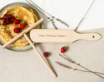 Juego de crepes personalizado de 2 piezas | Navidad, amigos, familia y compañeros | Regalo de madera de haya sostenible | LotteAntonHofmeister