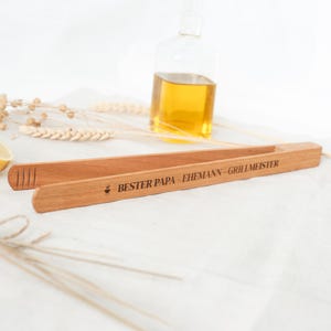 Pinza per griglia 30 cm personalizzata | Compleanno, papà, padri, nonni e uomini | Regalo in pregiato legno di ciliegio | Lotte Anton Hofmeister
