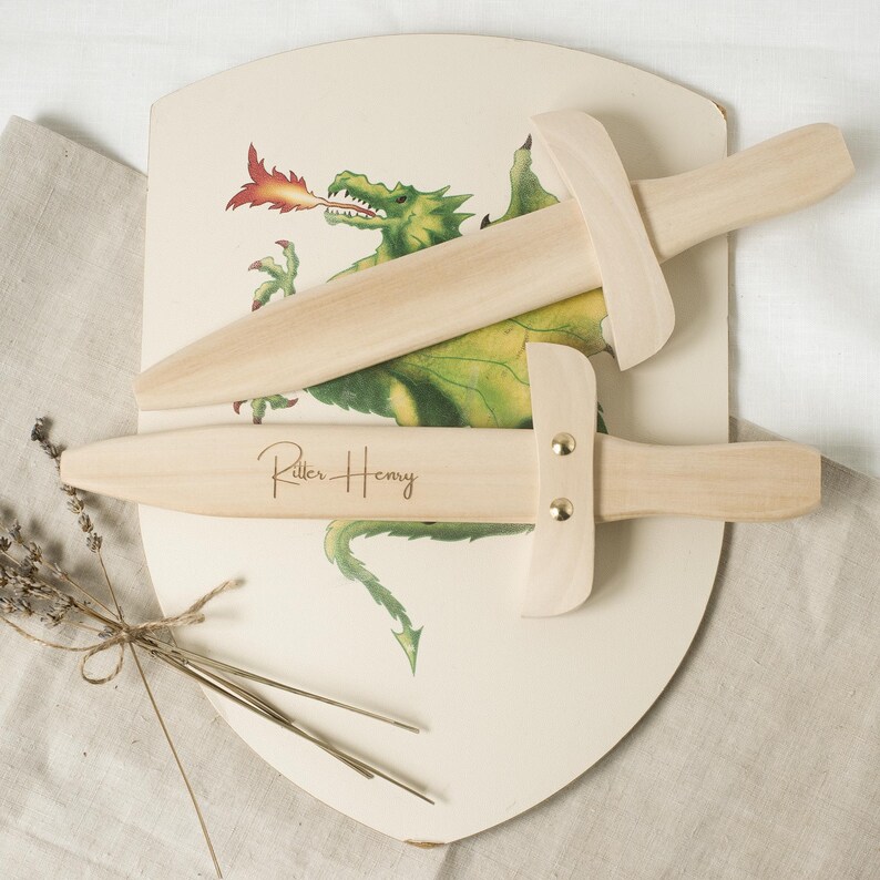 Espada de juguete personalizada 34 cm | Cumpleaños, Familias, Adolescentes y Niños | Regalo elaborado con madera de abeto local | Lotte Anton Hofmeister imagen 2
