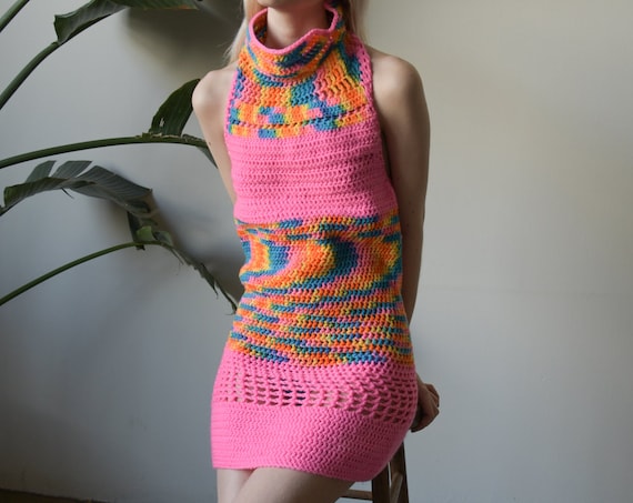 2659d / hand knit hot pink space dyed crochet knit