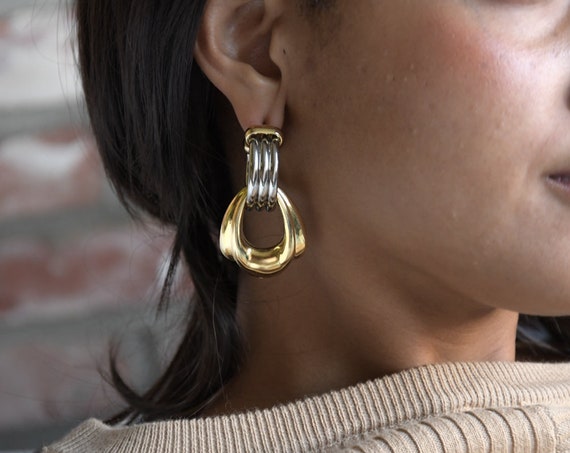 2535a / oversized silver gold doorknocker hoop ear