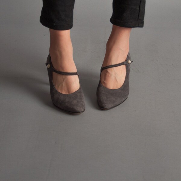 FERRAGAMO gray suede mary janes / leather pumps / vintage ferragamo shoes /  7 1/2 / 005s