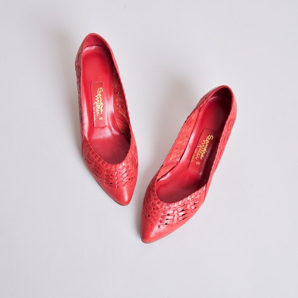 red woven pumps / 6 M