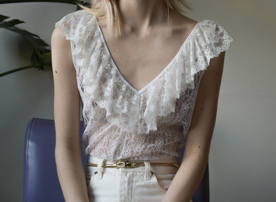 5382t / white lace pinafore ruffle bodysuit / m