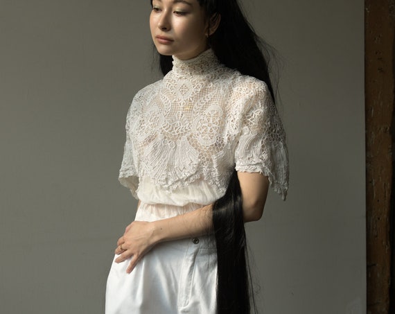 5627t / antique edwardian irish lace blouse / high