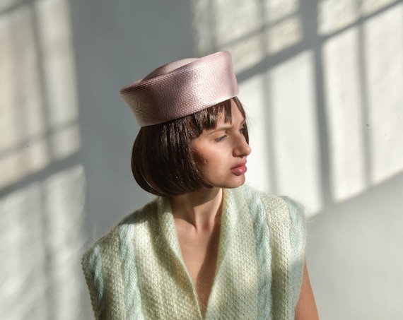 2661a / 1960s pastel pink woven pillbox hat