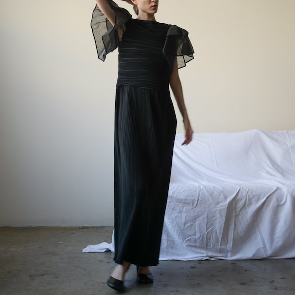 RICHILENE black contrasting micro pleat floor length gown / maxi dress / s / 189d