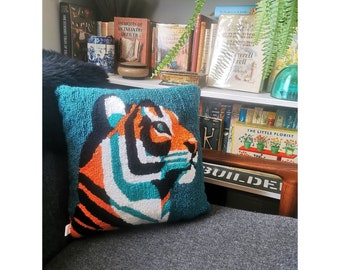 handmade tufted tiger cushion