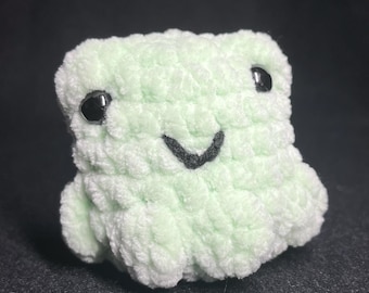 Crochet Frog Plushie - Handmade Amigurumi Animal - Cute Decorative Plush Gift