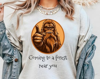 Llegando a un bosque cerca de ti Camiseta Bigfoot, Camiseta Bigfoot, Camiseta Bigfoot, Camiseta Sasquatch, Camiseta divertida Sasquatch, Divertido Bigfoot Sasquatch, Yeti