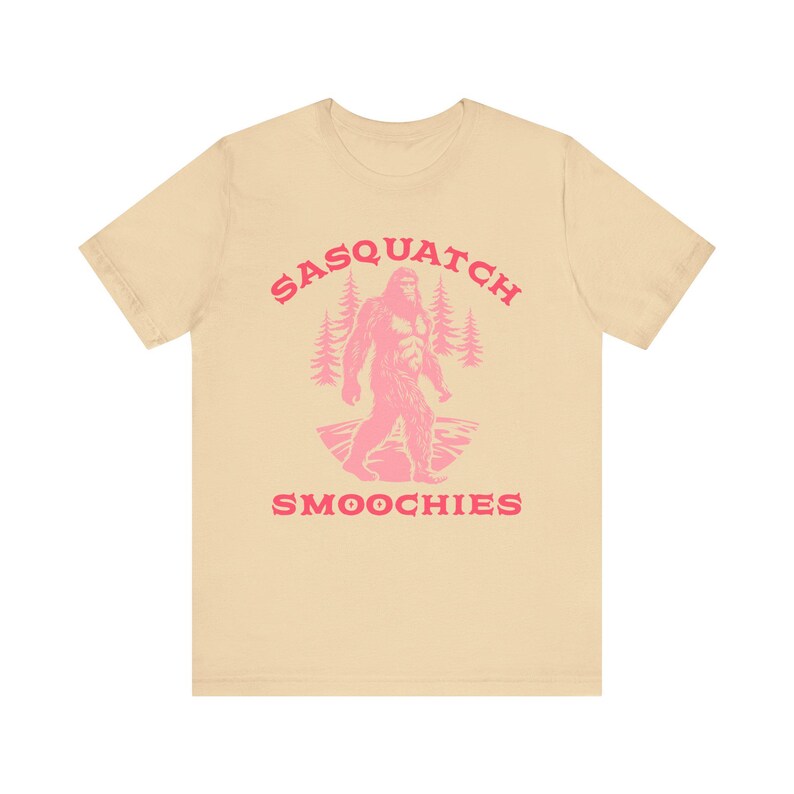 Chemise drôle de Saint-Valentin, t-shirt Bigfoot, T-shirt unisexe Sasquatch Smoochies, cadeau pour les amateurs de Bigfoot, chemise Bigfoot Sasquatch Lover, couples image 7